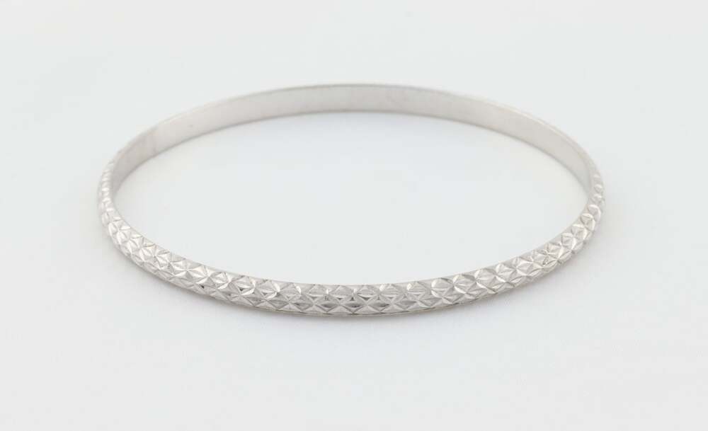 Sterling Silver Diamond Cut Bangle Bracelet 7 1/2" inch - Picture 4 of 5